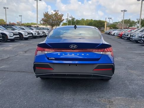 Used 2024 Hyundai Elantra SEL FWD image 7