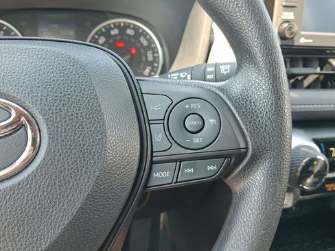 Used 2022 Toyota RAV4 XLE AWD/4WD image 19