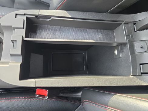 Used 2023 Chevrolet Equinox RS image 32