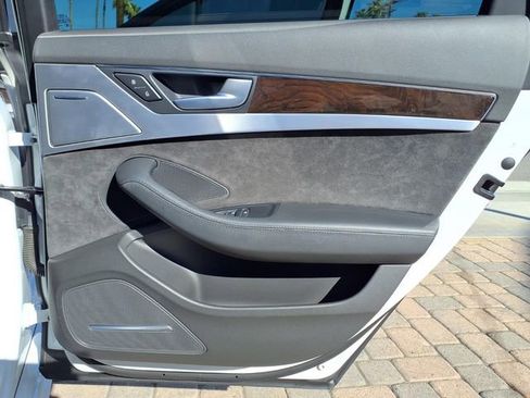 Used 2014 Audi S8 image 25