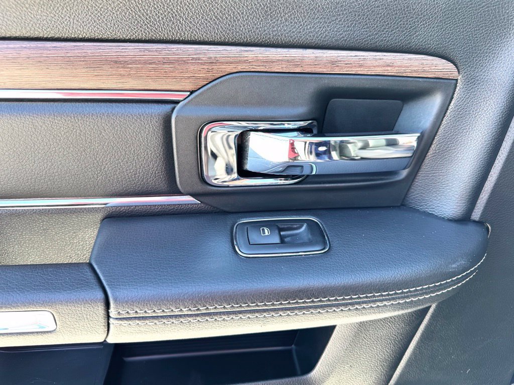 Used 2018 RAM 1500 Laramie w/ Convenience Group AWD/4WD image 17
