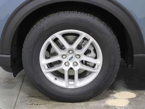 New 2026 Ford Explorer Active RWD image 18