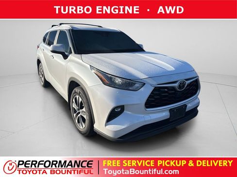 Used 2023 Toyota Highlander XLE image 1