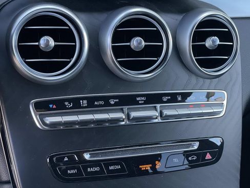 Used 2019 Mercedes-Benz GLC 350e 4MATIC image 14