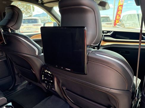 Used 2023 Jeep Grand Cherokee L Summit AWD/4WD image 35