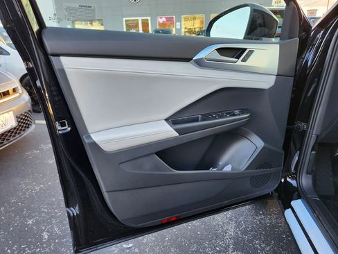 New 2026 Volkswagen Taos SE image 9