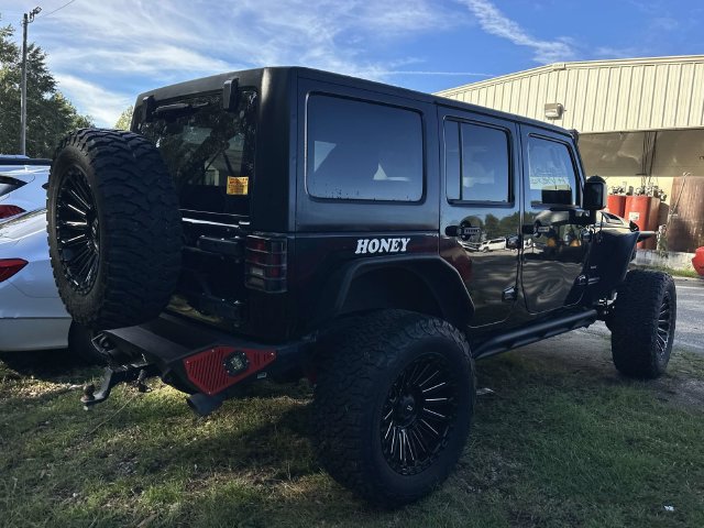 Used 2015 Jeep Wrangler Unlimited Sahara w/ Connectivity Group AWD/4WD image 13