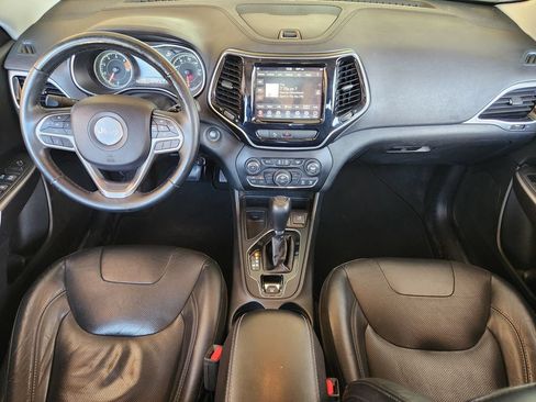 Used 2019 Jeep Cherokee Limited FWD image 27