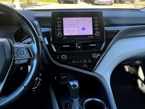 Used 2023 Toyota Camry SE image 6