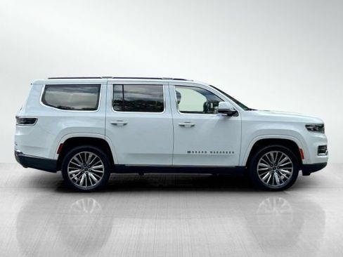 Used 2022 Jeep Grand Wagoneer Series III AWD/4WD image 3