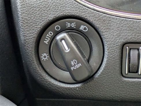 Used 2015 Dodge Grand Caravan SXT image 27