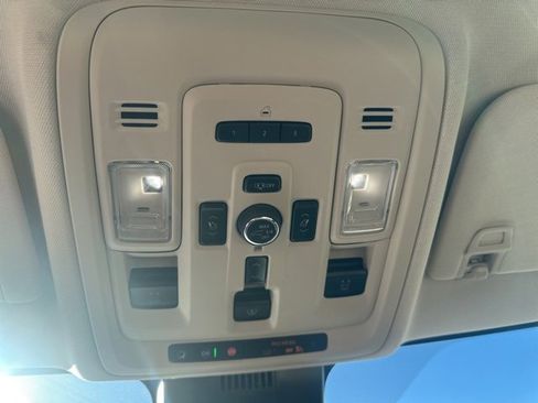 Used 2023 GMC Yukon XL Denali image 17