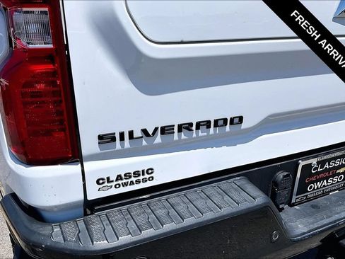 Used 2024 Chevrolet Silverado 2500 Custom w/ Custom Value Package AWD/4WD image 24