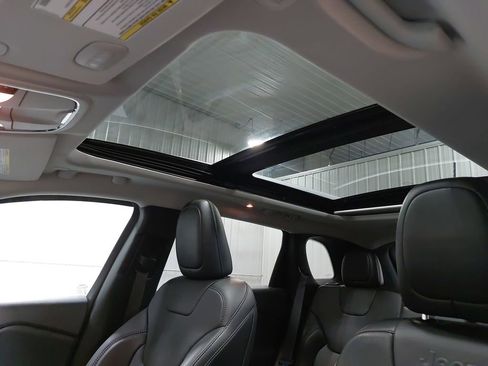 Used 2021 Jeep Cherokee Limited image 28