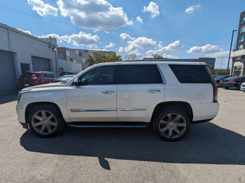 Used 2015 Cadillac Escalade Luxury image 9
