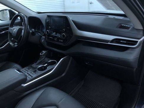 Certified 2021 Toyota Highlander XLE image 23