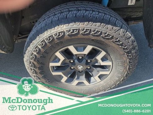 Used 2018 Toyota Tacoma TRD Off-Road image 11