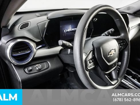 Used 2025 Chevrolet Trax LT FWD image 24