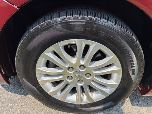 Used 2012 Toyota Sienna XLE w/ Premium Pkg FWD image 23