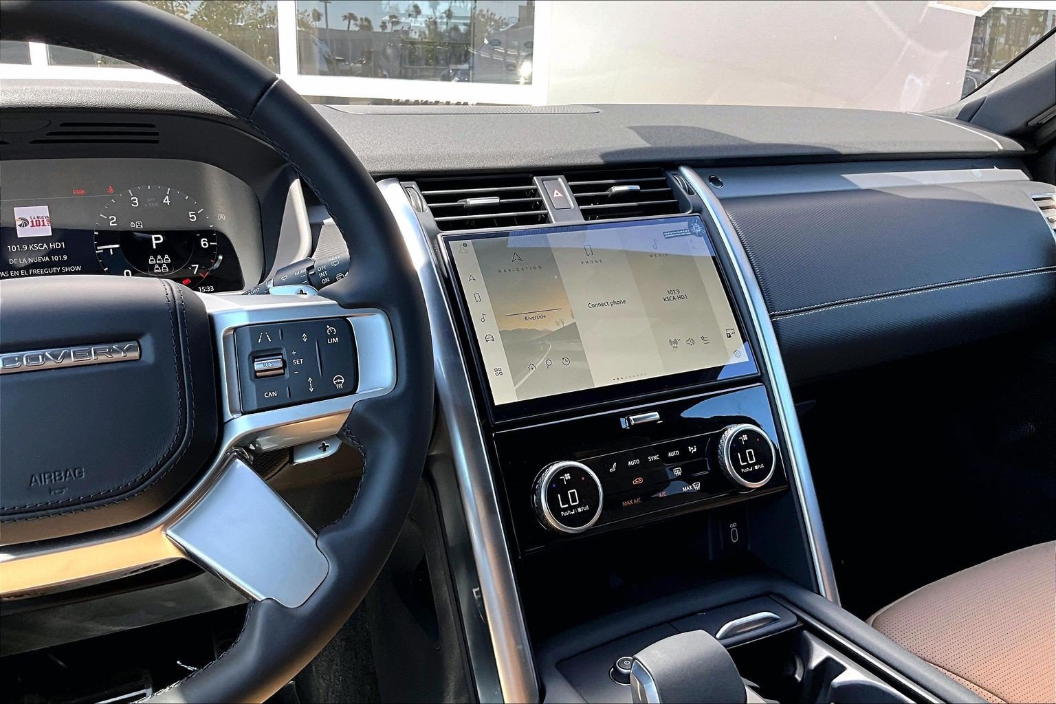 New 2026 Land Rover Discovery Limited Edition AWD/4WD image 7