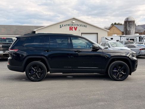 Used 2023 Jeep Grand Cherokee L Laredo image 4