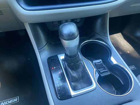 Used 2019 Toyota Highlander Plus FWD image 33