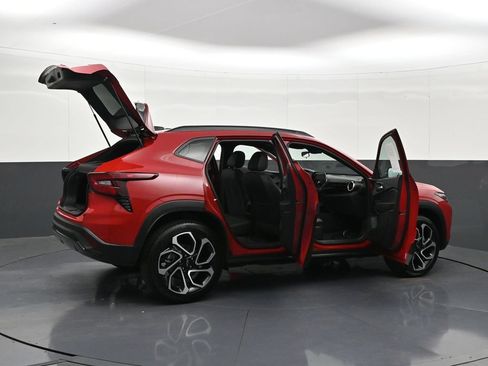 Used 2026 Chevrolet Trax RS w/ Sunroof Package FWD image 37