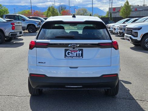 New 2027 Chevrolet Bolt LT w/ Comfort Package FWD image 4
