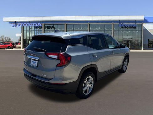 Used 2024 GMC Terrain SLE AWD/4WD image 4