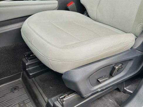 Used 2025 Ford Explorer Platinum w/ Ultimate Package AWD/4WD image 22
