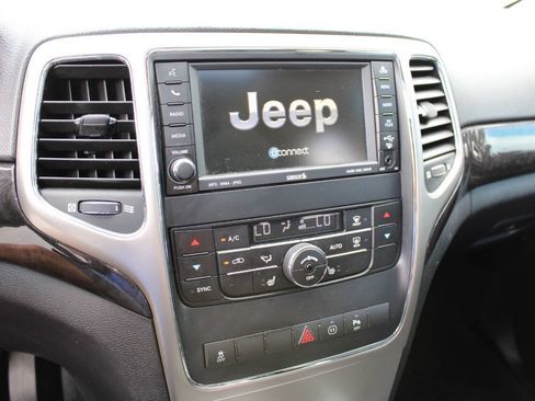 Used 2011 Jeep Grand Cherokee Laredo AWD/4WD image 15