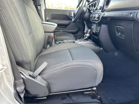 Used 2018 Jeep Wrangler Unlimited Sport S image 16