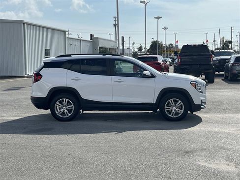 Used 2023 GMC Terrain SLE w/ Driver Convenience Package image 6