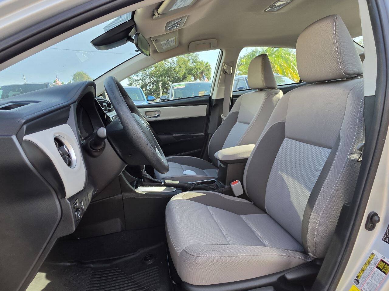Used 2018 Toyota Corolla LE FWD image 23