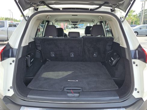 Used 2023 Nissan Rogue SV FWD image 6
