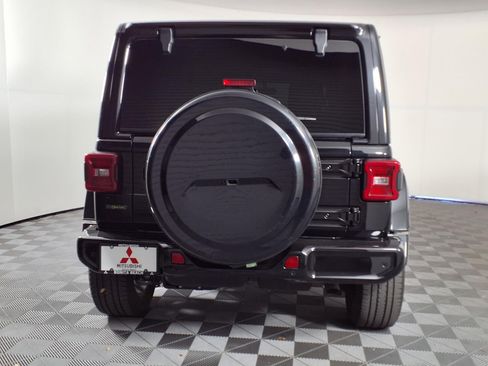 Used 2022 Jeep Wrangler Unlimited Sahara AWD/4WD image 6