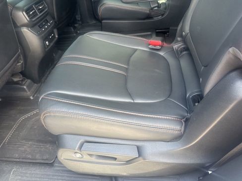 Used 2025 Honda Pilot TrailSport image 14