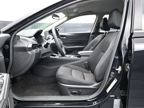 Used 2024 Nissan Altima 2.5 SV AWD/4WD image 18