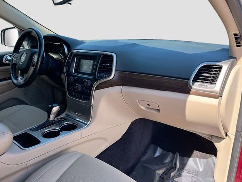 Used 2016 Jeep Grand Cherokee Laredo AWD/4WD image 26