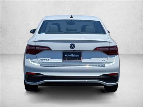 Used 2024 Volkswagen Jetta SE FWD image 7