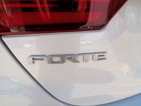 Used 2023 Kia Forte GT-Line w/ GT-Line Premium Package FWD image 6