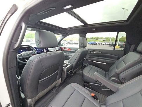 Used 2024 Chevrolet Traverse Z71 w/ Enhanced Driving Package AWD/4WD image 36