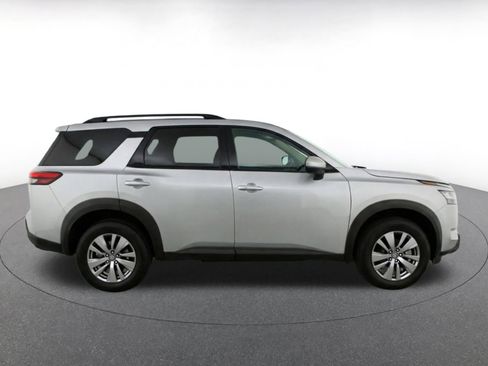 Used 2025 Nissan Pathfinder SV FWD image 10