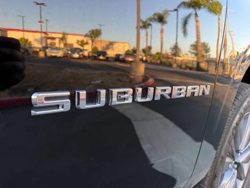 Used 2024 Chevrolet Suburban LT RWD image 16