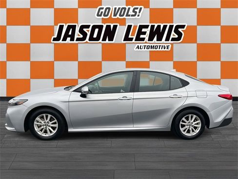 Used 2025 Toyota Camry LE image 7