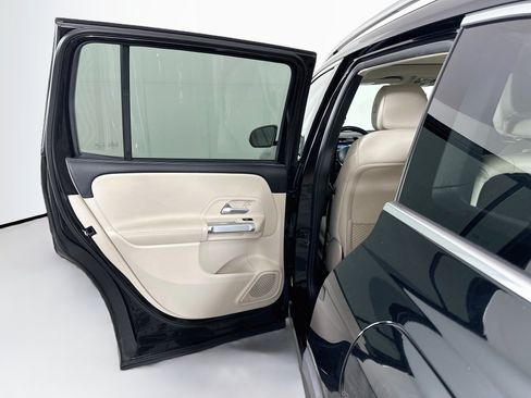 Used 2023 Mercedes-Benz GLB 250 4MATIC image 27