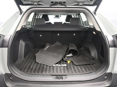 Certified 2020 Toyota RAV4 XLE w/ Convenience Package AWD/4WD image 22