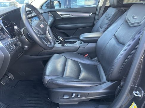 Used 2018 Cadillac XT5 Luxury w/ Driver Awareness Package image 11