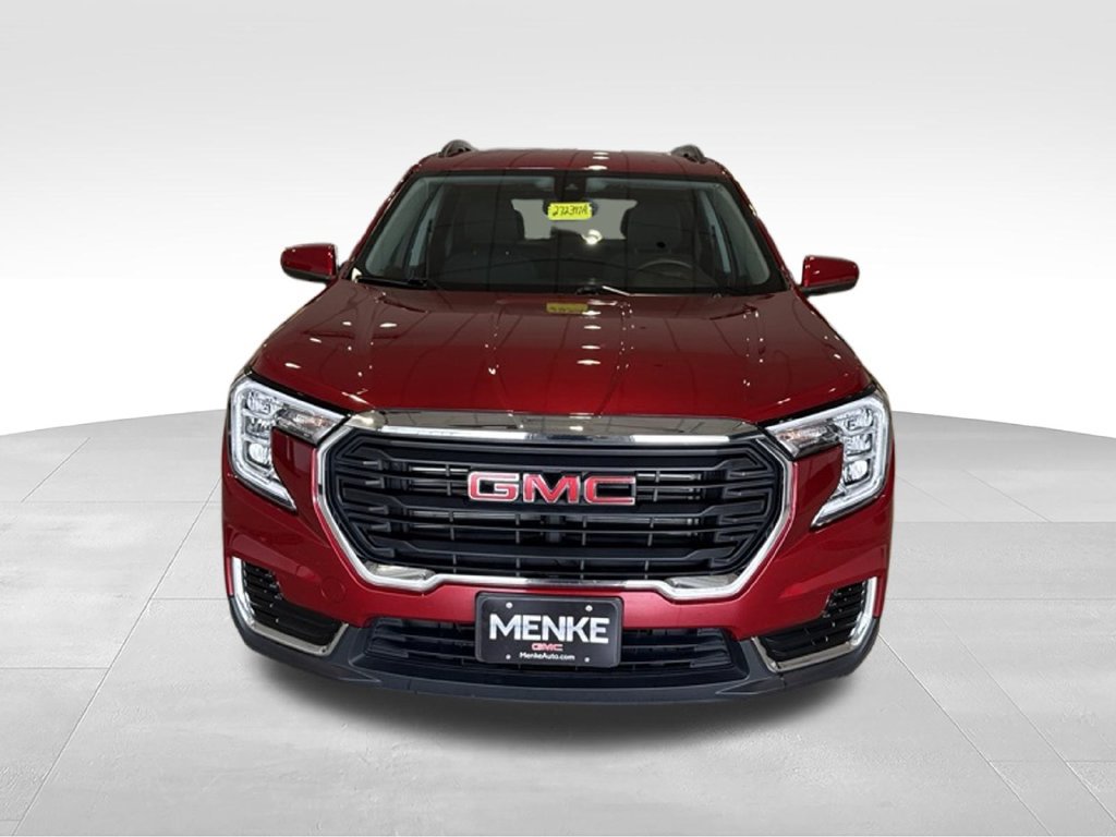 Used 2024 GMC Terrain SLE w/ Driver Convenience Package AWD/4WD image 2