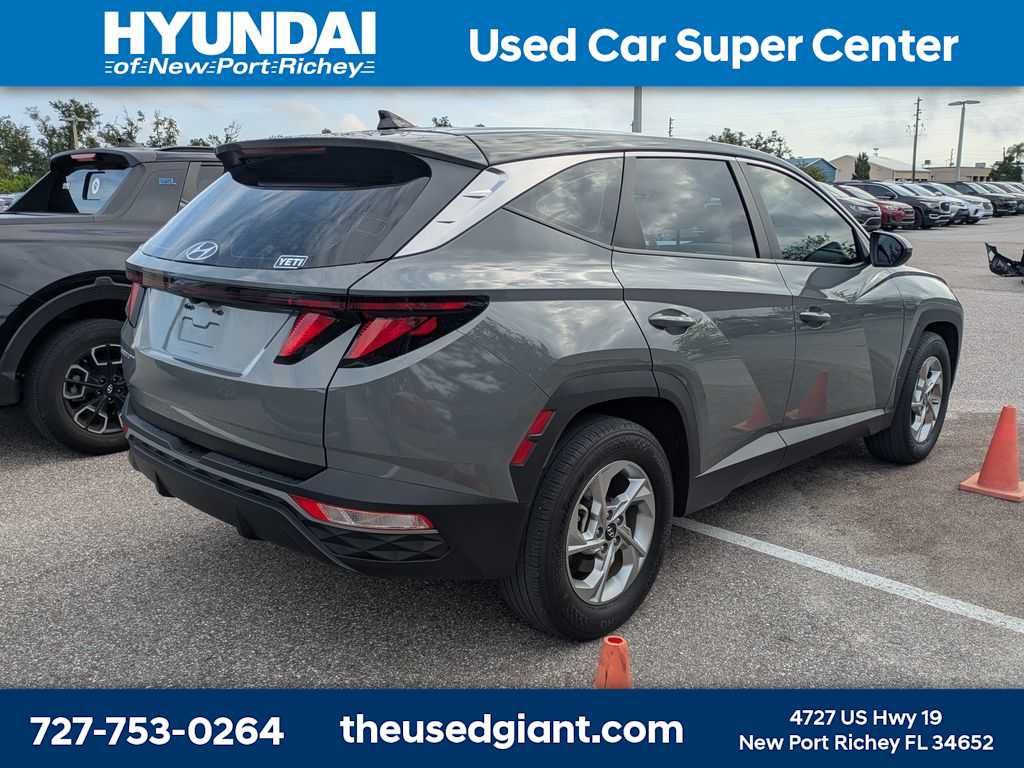 Used 2024 Hyundai Tucson SE FWD image 2